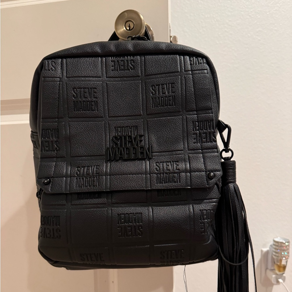 Backpack - Picture 2 of 3